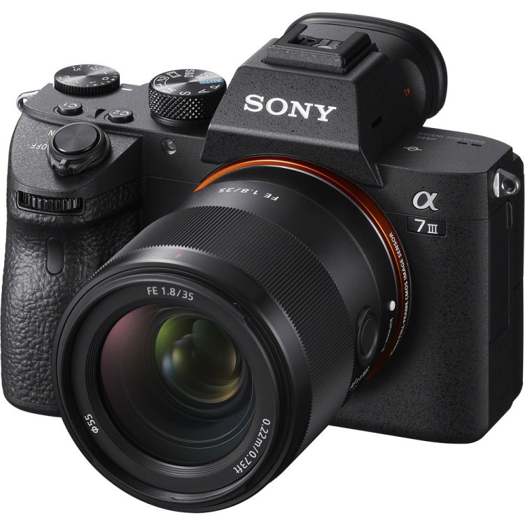 Объектив Sony FE 35mm f/1.8 (SEL-35F18F)  