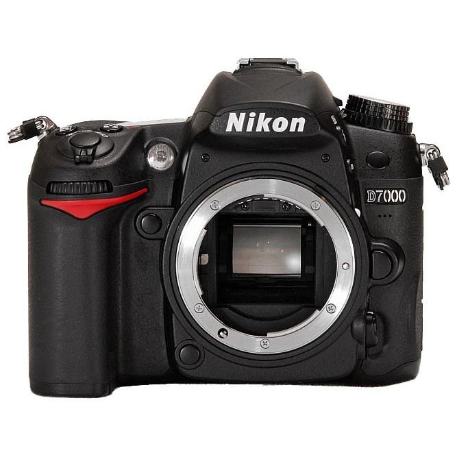 Зеркальный фотоаппарат Nikon D7000 kit 18-105 Б/У  